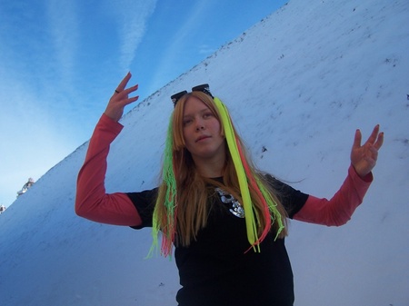 І, проробивши чаклунські паси обома руками...