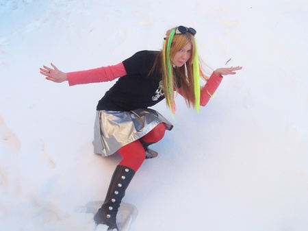 Зробивши перед натовпом глядачів, що зібрався, подобу реверансу...