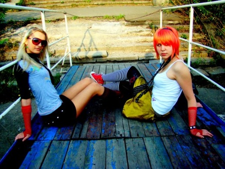 Дорогі батьки! Після того як я закінчила універ і стала жити сама, я оселилася отут... на цій яхті… 